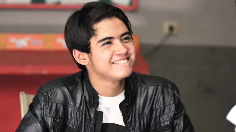 Aliando Syarief Pesona Aktor Muda yang Tak Pernah Pudar